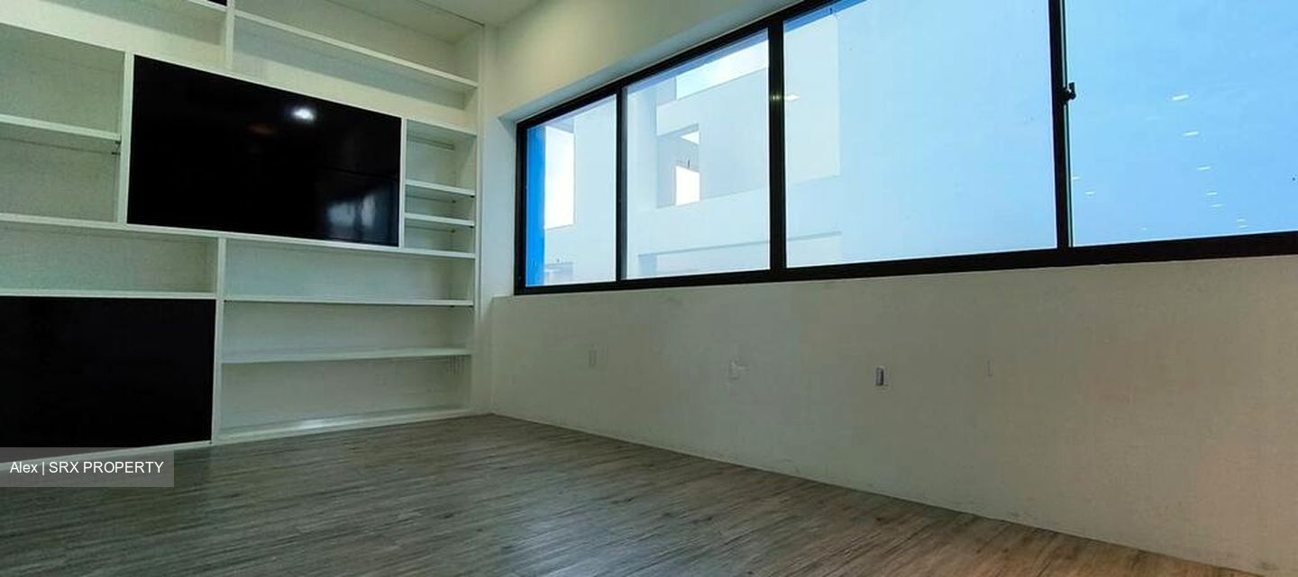 Unipet Building (D13), Office #572982001